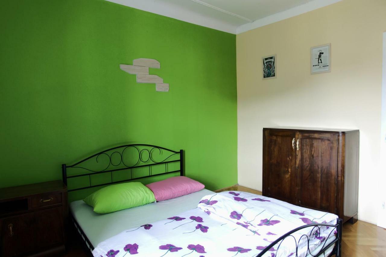 Residence Muzica Bed And Breakfast Komen Bagian luar foto